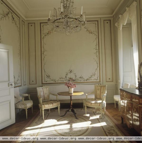 Traditional Living Room