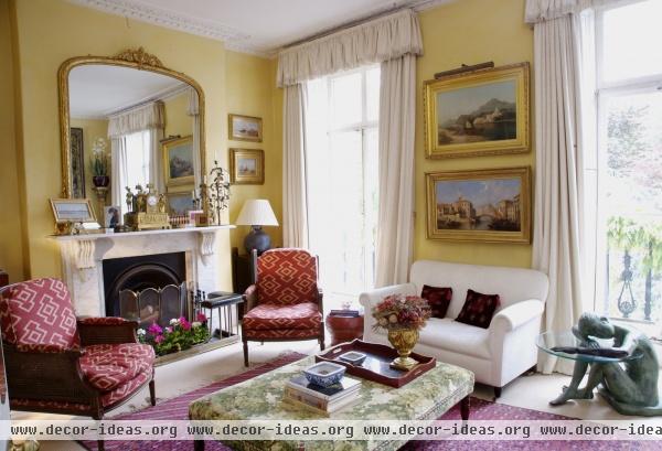 Traditional Living Room