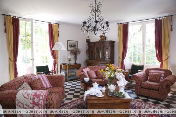 Traditional Living Room