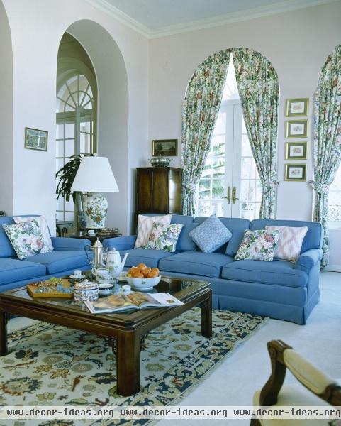 Traditional Living Room