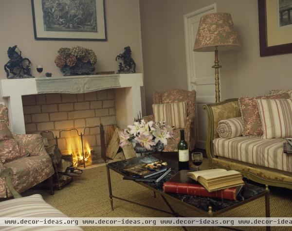 Country Traditional Living Room