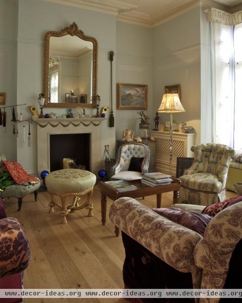 Traditional Living Room