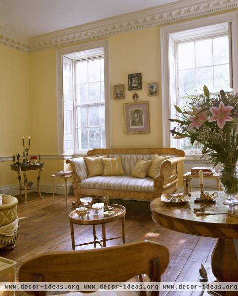 Traditional Living Room