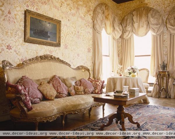 Traditional Living Room