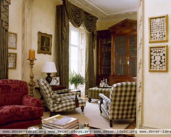 Traditional Living Room