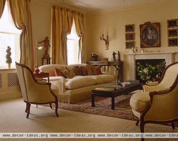 Traditional Living Room