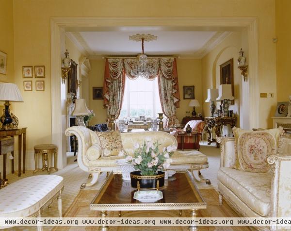 Traditional Living Room