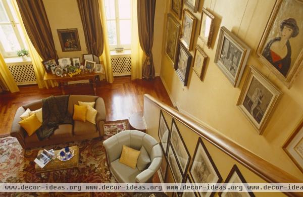 Traditional Living Room