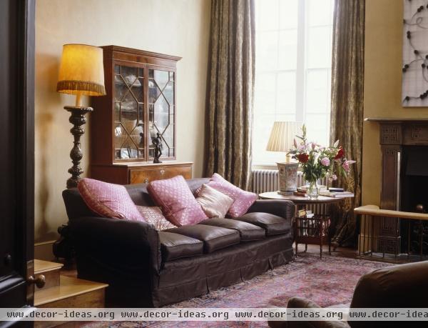 Traditional Living Room