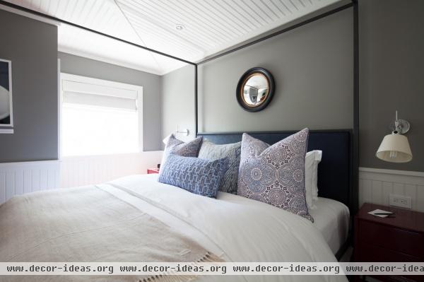 Colonial Traditional Bedroom