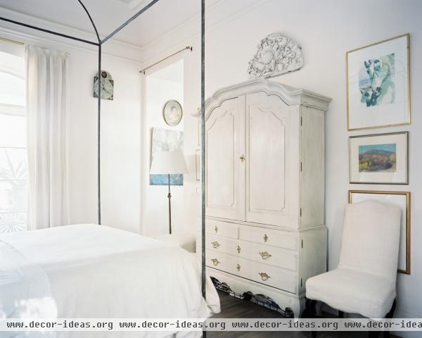 Colonial Traditional Vintage Bedroom