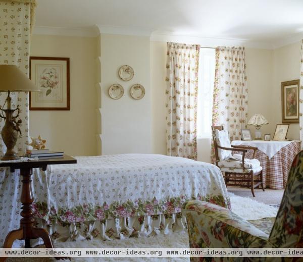 Country Traditional Bedroom