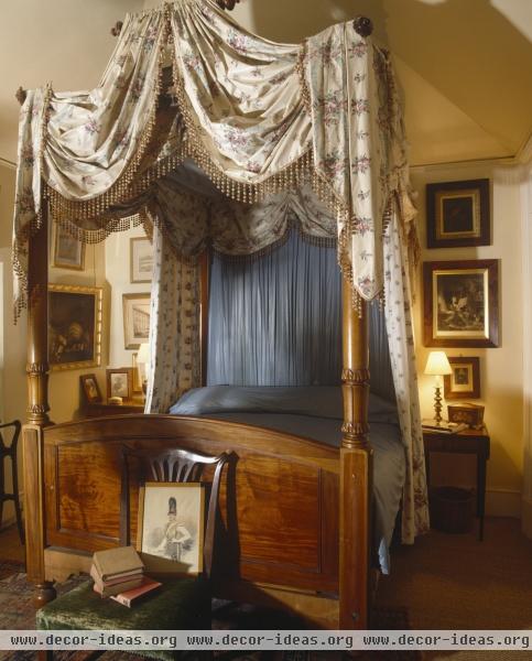 Traditional Bedroom