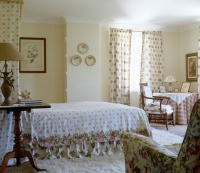 Country Traditional Bedroom