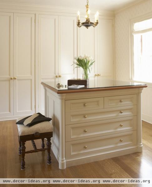 Traditional Bedroom