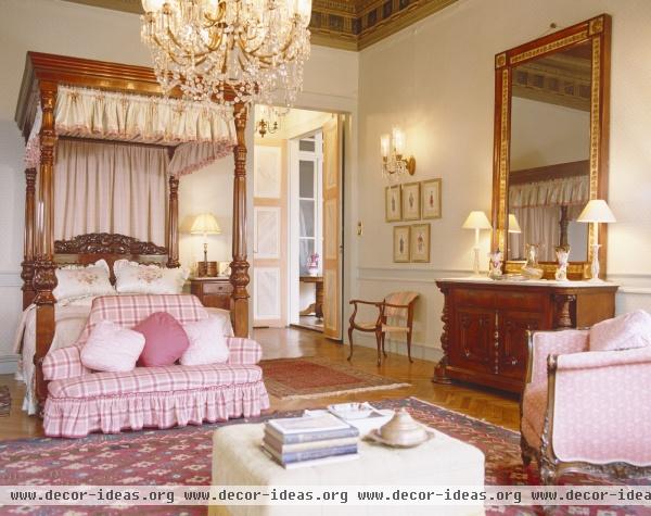 Traditional Bedroom