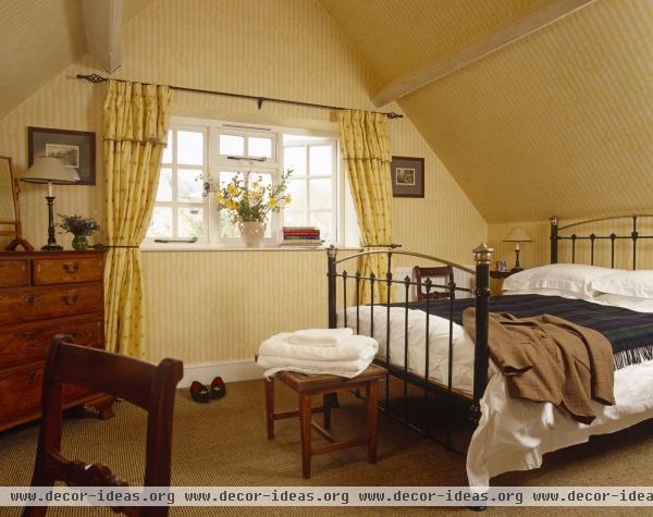 Country Traditional Bedroom