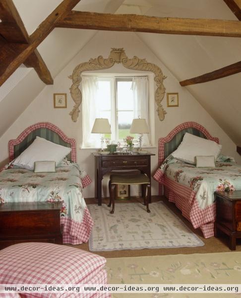 Country Traditional Bedroom