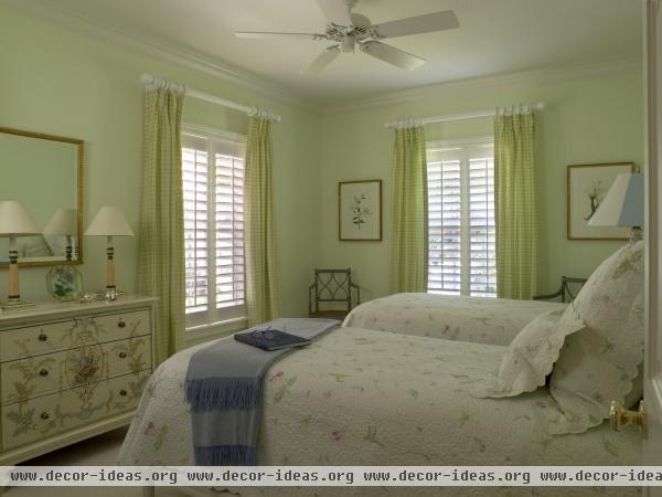 Country Traditional Bedroom