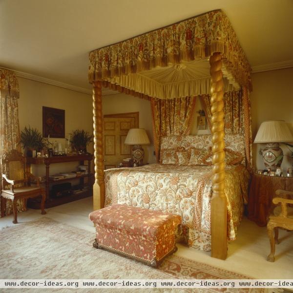 Traditional Bedroom