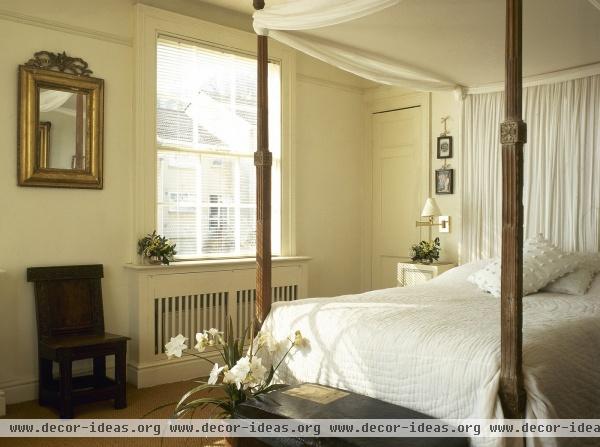 Traditional Bedroom