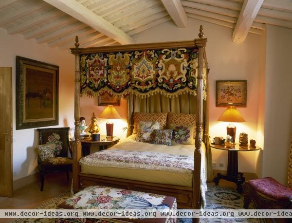 Traditional Bedroom