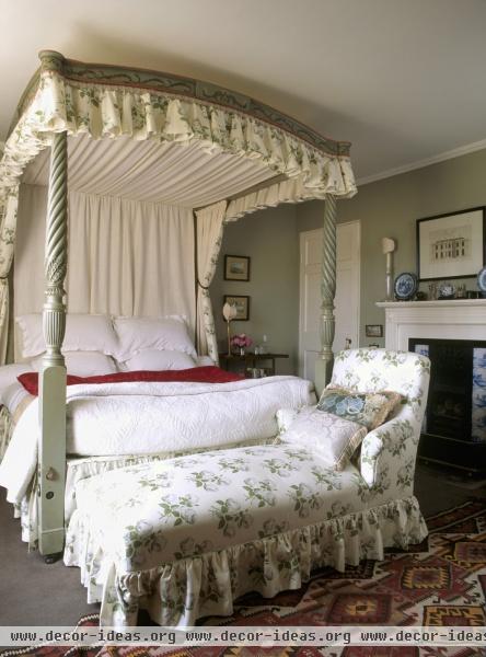 Traditional Bedroom