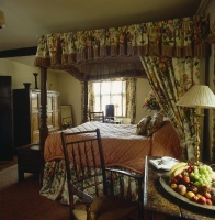 Country Traditional Bedroom