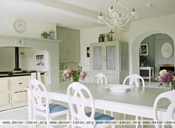 Country Traditional Kitchen