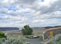 See a Guesthouse Carved Into a Washington Cliff