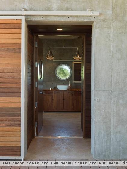 modern bathroom by Andrew Hinman Architecture