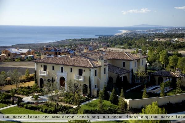 mediterranean exterior by Studio H Landscape Architecture