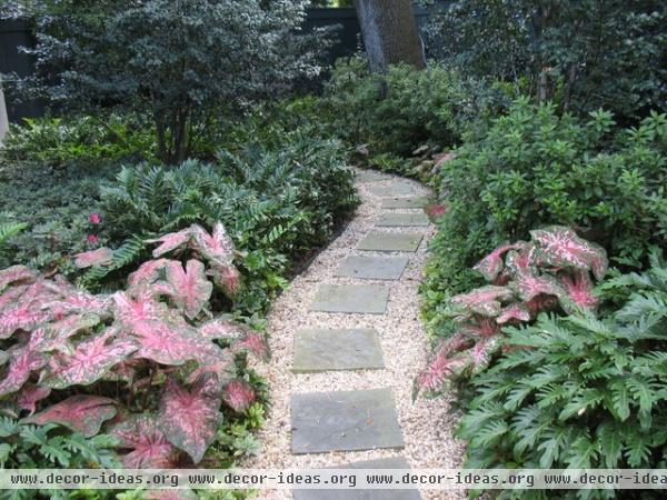 traditional landscape by Peter Raarup Landscape Design