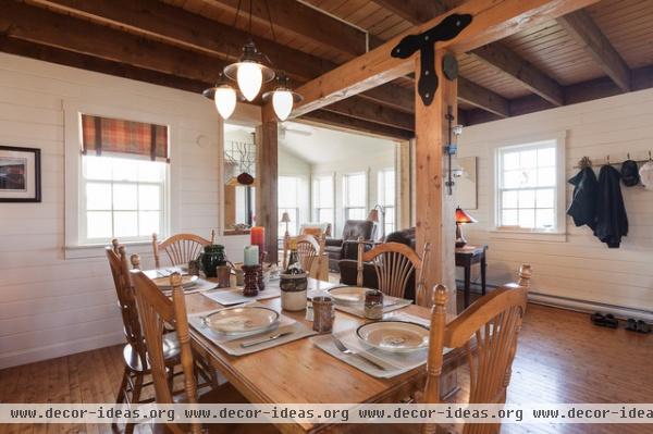 traditional dining room by Becki Peckham