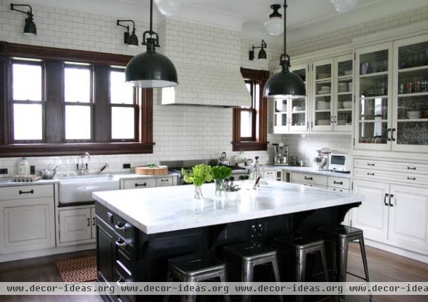 traditional kitchen by Rebekah Zaveloff | KitchenLab