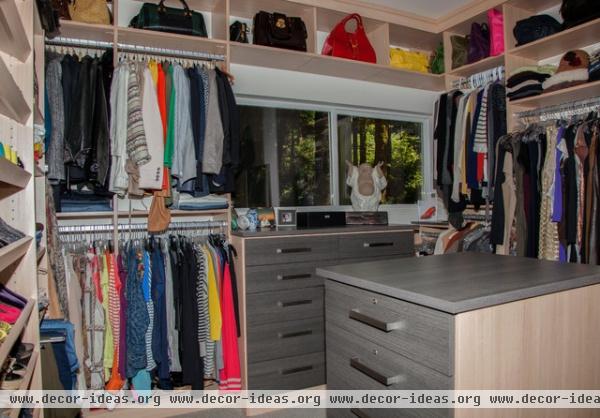 contemporary closet by Whitney Lyons