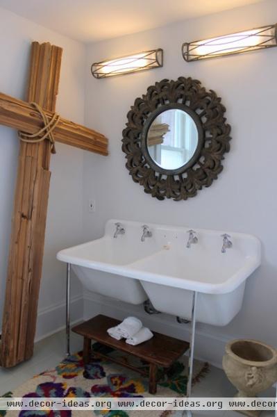 My Houzz: Scandinavian Simplicity Modernizes a 19th-Century Colonial - traditional - bathroom - philadelphia