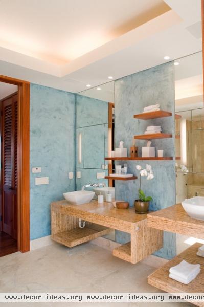 Dune Circle Oceanfront Residence - tropical - bathroom - hawaii