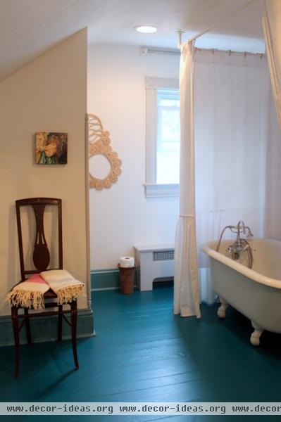 My Houzz: Scandinavian Simplicity Modernizes a 19th-Century Colonial - traditional - bathroom - philadelphia