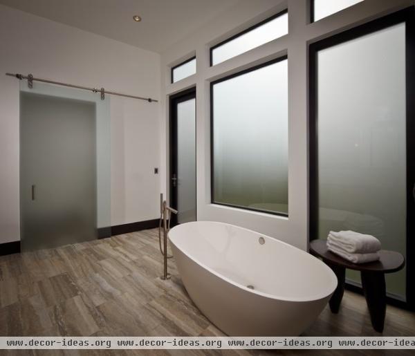 Sugarland Canal Residence - modern - bathroom - houston