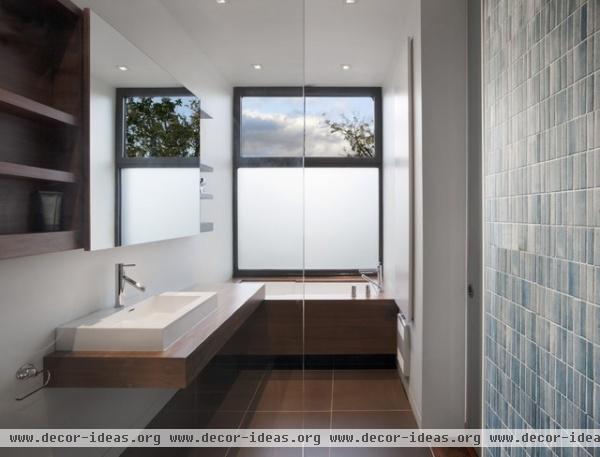 Montreal Modern House - modern - bathroom - montreal