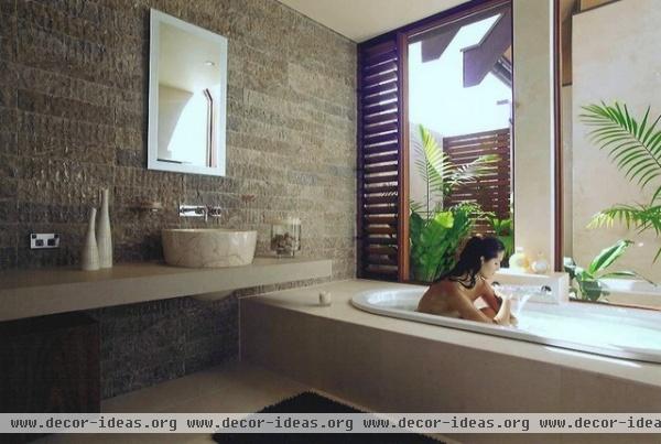 Whisper Bay Apartments, Aerlie Beach, QLD, Australia - tropical - bathroom - sydney