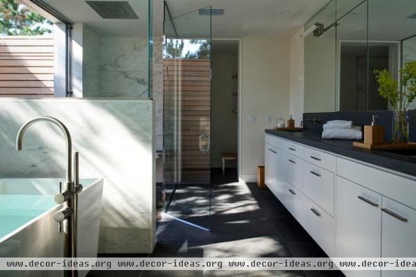 Seaside Residence - modern - bathroom - new york