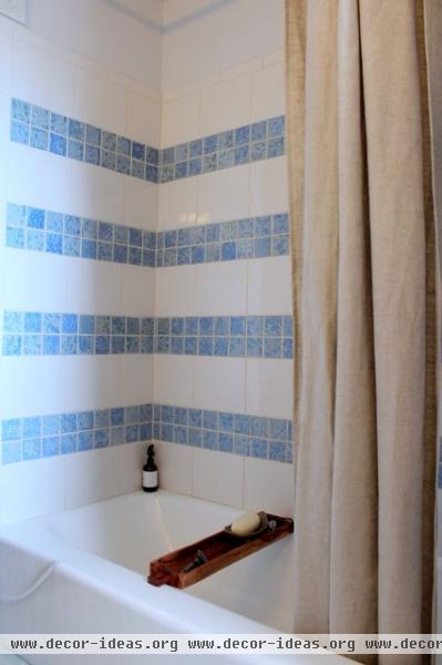 My Houzz: Scandinavian Simplicity Modernizes a 19th-Century Colonial - traditional - bathroom - philadelphia