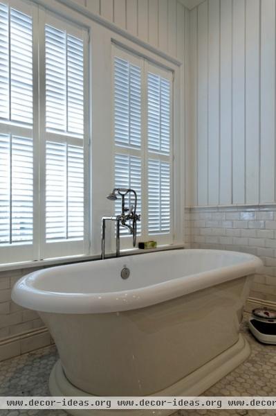 Tub - traditional - bathroom - charleston