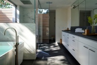 Seaside Residence - modern - bathroom - new york