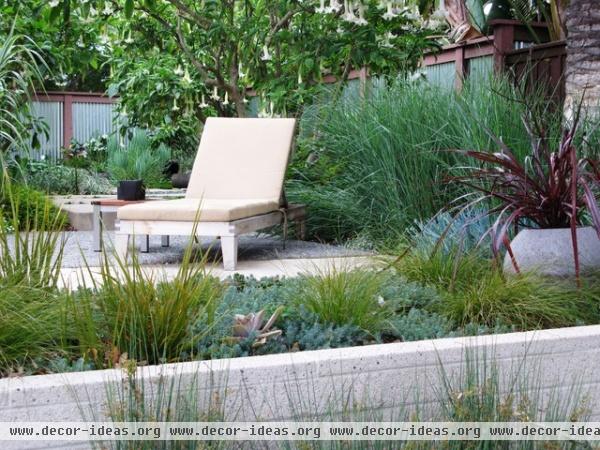 contemporary landscape by debora carl landscape design