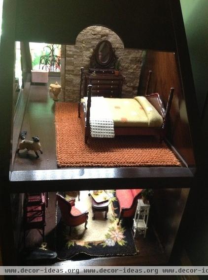 Dollhouse with furniture