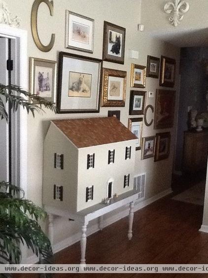 Traditional dollhouse