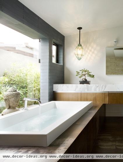 contemporary bathroom by Laidlaw Schultz architects